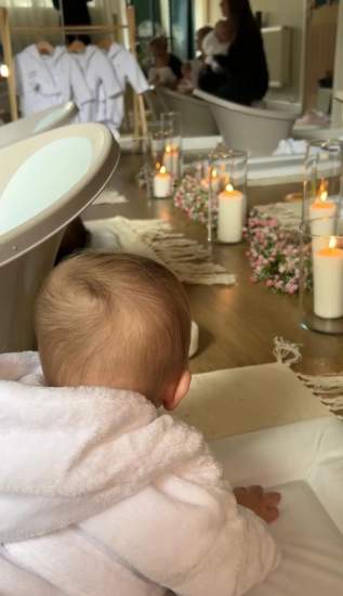 Baby Spa & Mama est une expérience émotionnelle pensée pour créer des souvenirs précieux autour des premiers instants de vie.